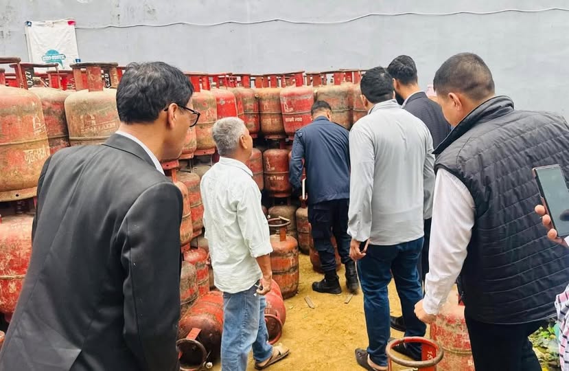 ग्यास सिलिण्डर लुकाई कृत्रिम अभाव सिर्जना गर्ने ब्यापारीलाई ५० हजार जरिवाना